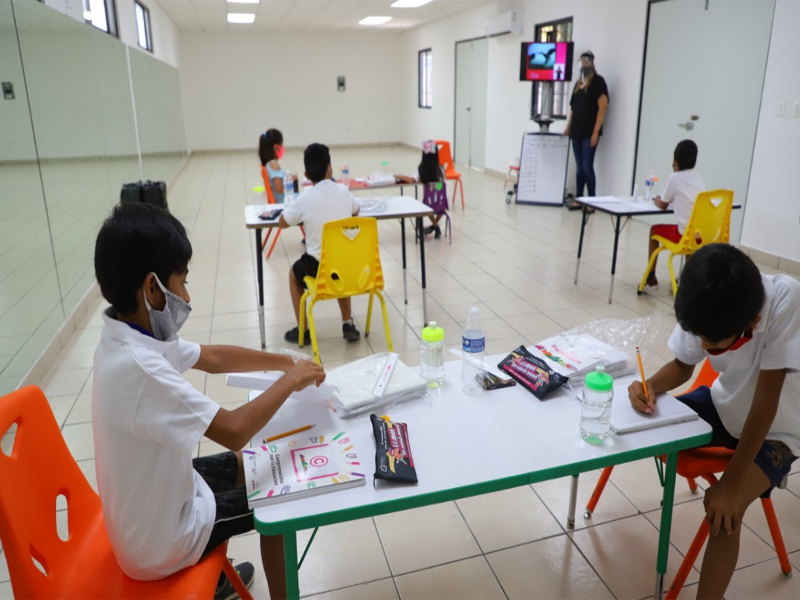 Se cumplen con todas las medidas preventivas para evitar contagios de COVID-19, como la instalación de un módulo de sanitización, un lavamanos, dotación de gel antibacterial en las áreas, que son sanitizados antes y después de las clases