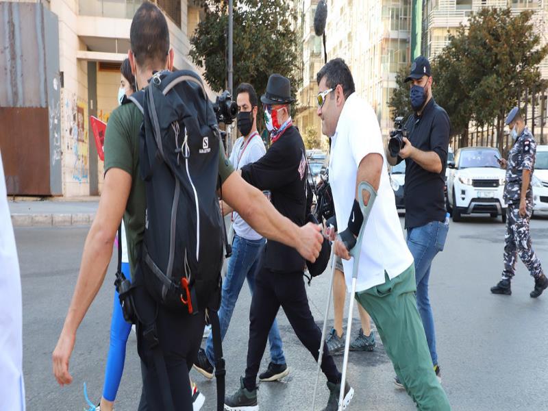 ESCWA. Michael Haddad, embajador regional de buena voluntad para la acción climática del Programa de las Naciones Unidas para el Desarrollo camina durante una marcha para concienciar sobre la inclusión de las personas con discapacidad