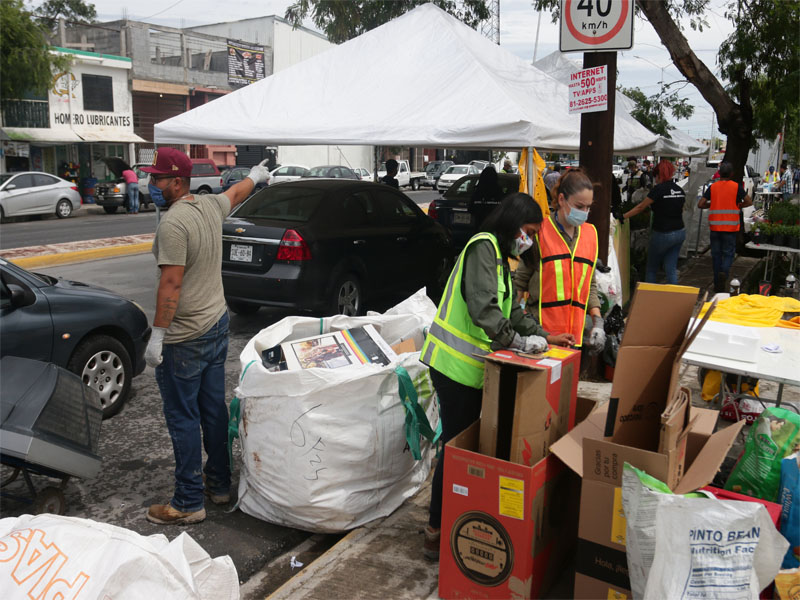 El Municipio de Escobedo activó su programa Drive Thru Ecológico después de las lluvias de “Hanna”, 