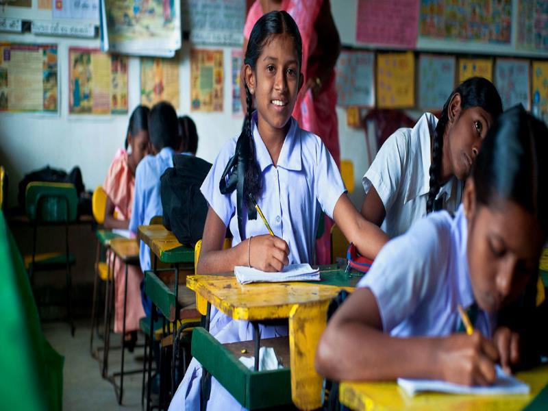 World Bank/Deshan Tennekoon. Niñas en un salón de clase de Sri Lanka