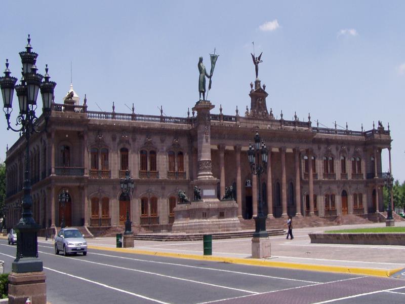 La Ley enfatiza que las personas con la condición del espectro autista o con trastornos del neurodesarrollo deben tener garantizado su derecho a tomar decisiones por sí o a través de sus padres o tutores para el ejercicio de sus legítimos derechos, 