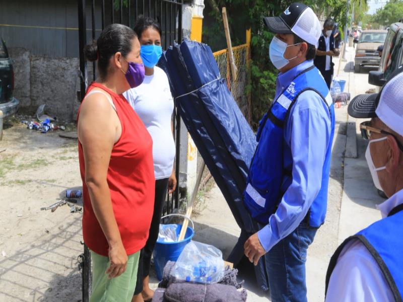 Se entregaron los primeros apoyos que fueron enviados por Fondo Nacional de Desastres Naturales (FODEN) para atender a las familias afectadas por el huracán Hanna