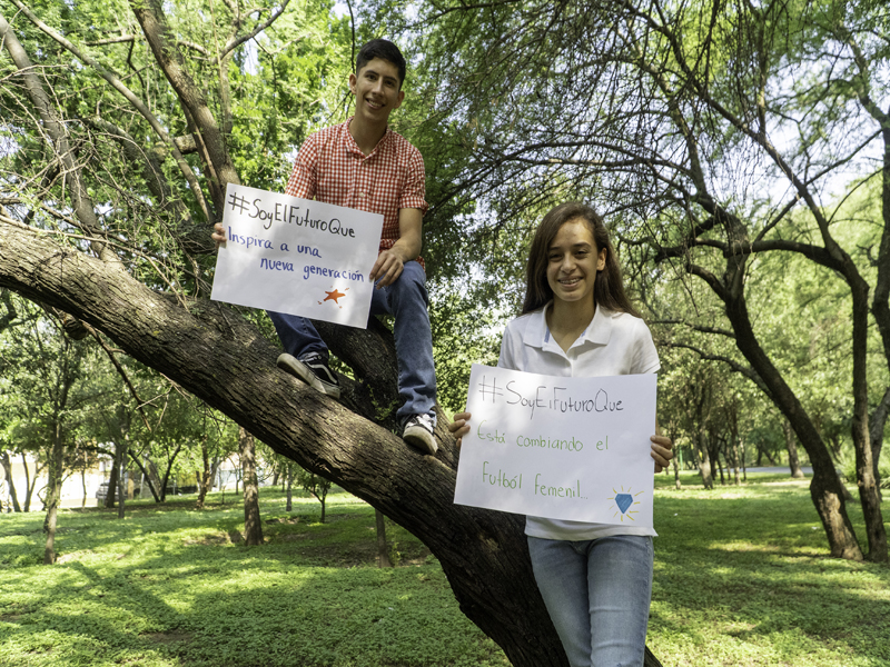 BE THE FUTURE presenta a un par de jóvenes deportistas mexicanos en representación de todo el país que están creando conciencia positiva en sus comunidades y el resto de los jóvenes en el país en torno a sus sueños, como ser un agente de cambio y los retos a los que se enfrentaron