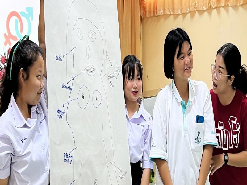 ONU/Daniel Dickinson. Adolescentes participan en una clase de salud sexual y reproductiva en el norte de Tailandia