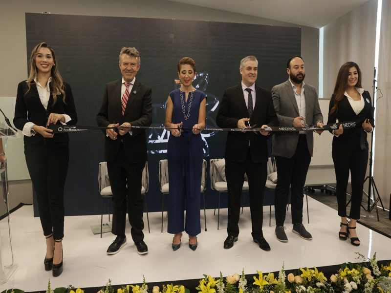 De izquierda a derecha: Enrique Perezyera, presidente de NEORIS México; Angela Gómez, presidenta de SAP México; Iván Rivas, Secretario de Economía de Nuevo León; Leandro Estanga, director de Ecosistema de Socios Comerciales de SAP Latinoamérica