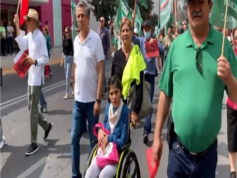 Aranza y su familia vinieron a la Ciudad desde Playa del Carmen a la manifestación a favor del INE. Foto: Oneida Tovar