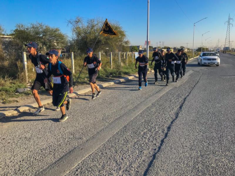 Los oficiales aplicaron las destrezas que desarrollan en sus rutinas de ejercicio diario 