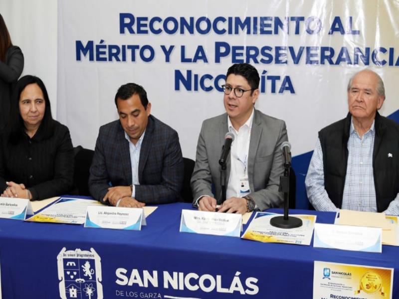 Presentan el Reconocimiento al Mérito y la Perseverancia Nicolaíta