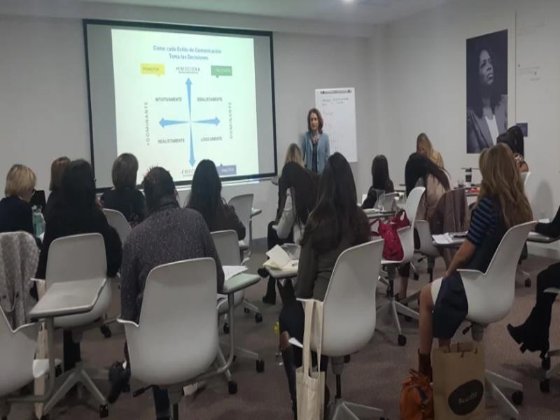 Dalia Empower es una comunidad global de networking y aprendizaje dirigida al crecimiento personal y profesional de mujeres