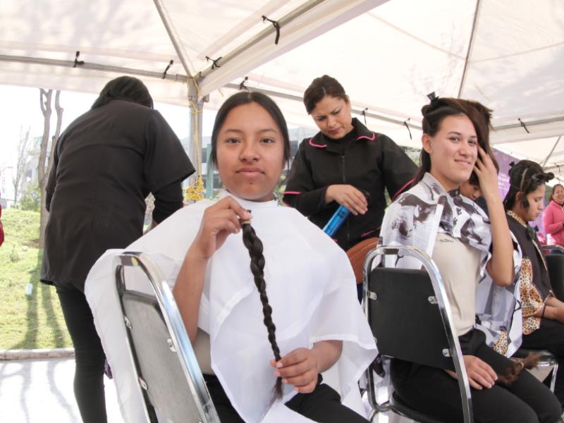 Se recolectaron trenzas de cabello para la elaboración de pelucas para pacientes con cáncer